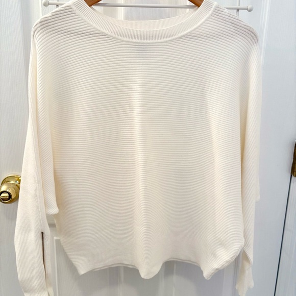 Carmen Marc Valvo Ivory Cream Women's Dolman Zipper Sleeve Sweater. Medium - Picture 5 of 8